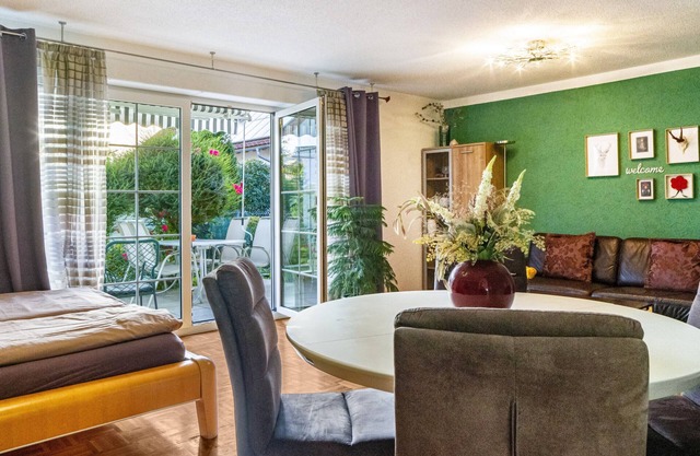 Apartment 'Ferienwohnung Arenda' with Private Terrace, Shared Garden and Wi-Fi