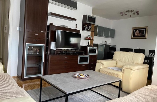 Apartment Host