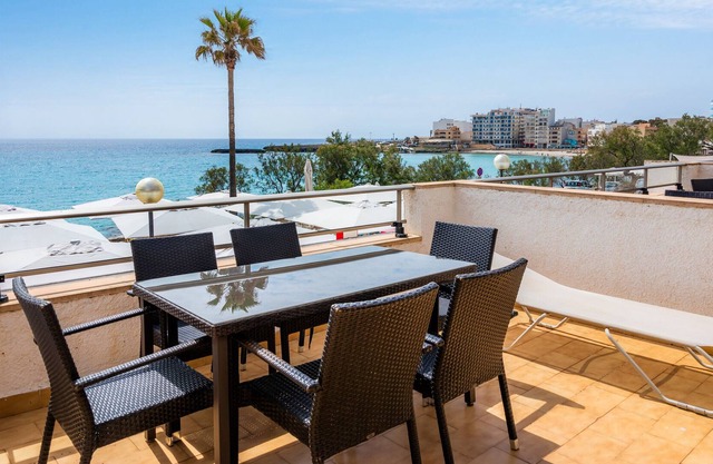 Apartment 'Hostal Antic Apartamento 201' with Balcony, Wi-Fi and Air Conditioning