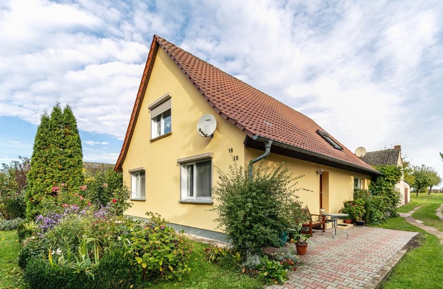 Apartment 'Im Blumengarten' with Wi-Fi, Terrace & Garden