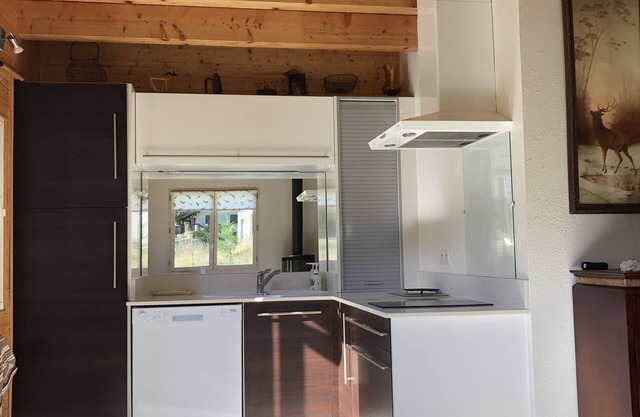 Apartment in chalet with terrace and garden. Panoramic view