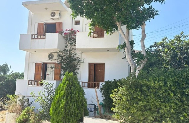 Apartment in Lentas with sea view and garden