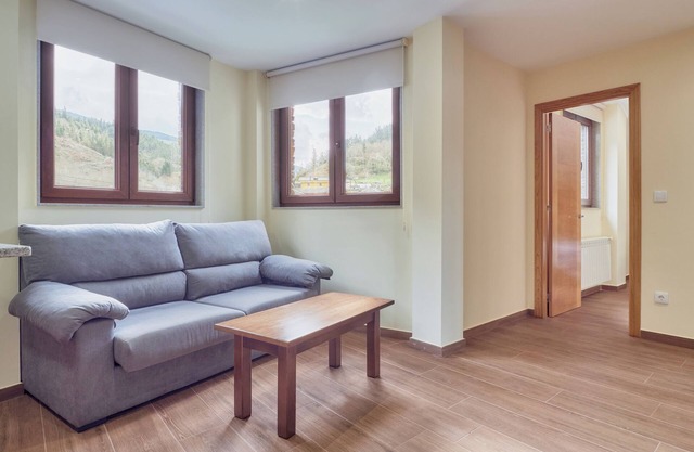 Apartment 'Izquierda' with Shared Garden and Wi-Fi
