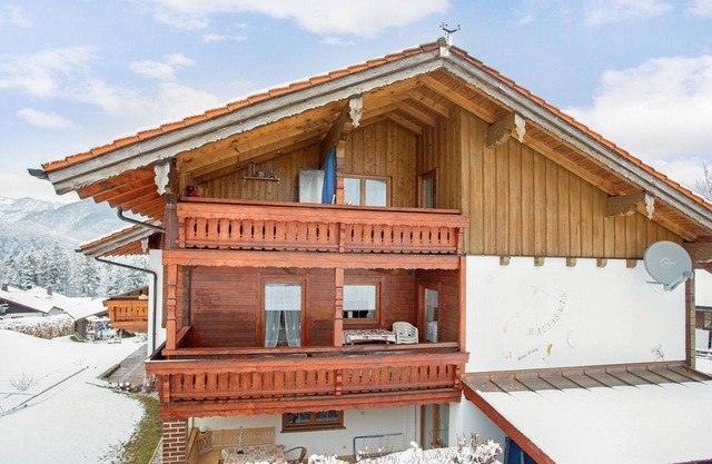 Apartment "König im Obergeschoss" with Balcony, WLAN, Garden & Mountain View