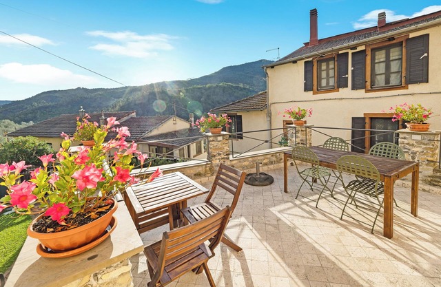 Apartment "Le Peonie - Clotilde" with Mountain View, Garden & Wi-Fi