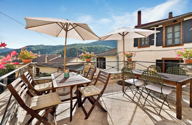 Apartment "Le Peonie - Celestino" with Mountain View, Garden & Wi-Fi
