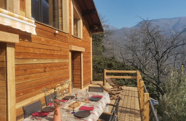Apartment 'Les Grillons' with Mountain View, Shared Garden and Wi-Fi
