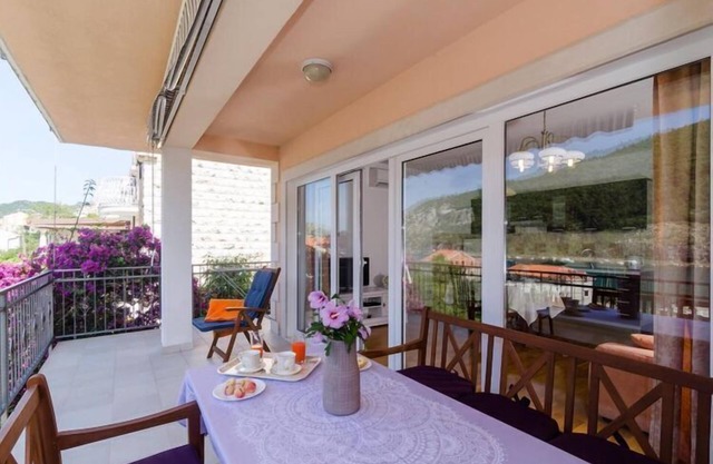 Apartment Marela- One Bedroom Apartment with Balcony and Sea View
