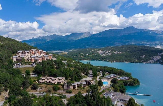 Apartment on Lake Serre-Ponçon with Pool