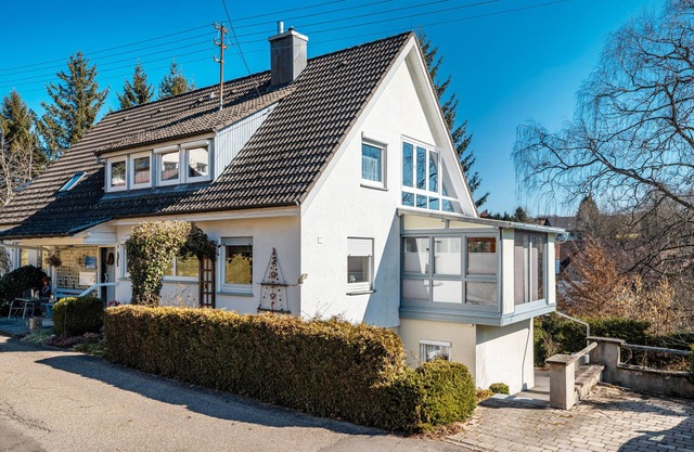 Apartment 'Rosen-Ferienwohnung' with Private Terrace, Shared Garden and Wi-Fi