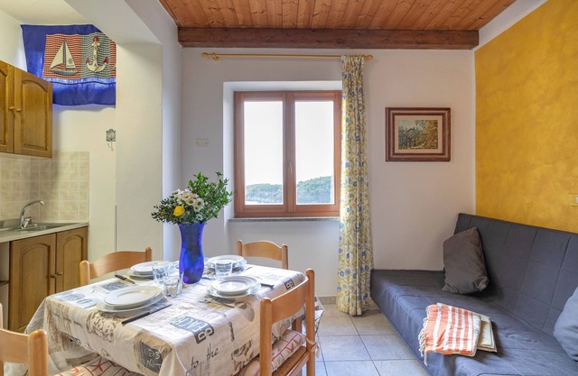 Apartment "Simona Vista Mare" near the Beach with Terrace, Air Conditioning and Wi-Fi