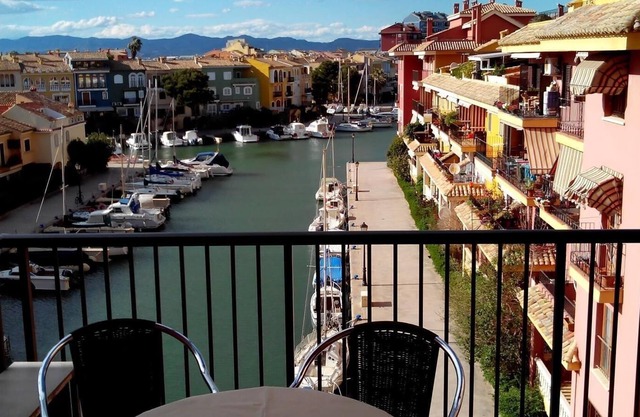 Apartment 'Sun Sea and Culture in Valencia' with Sea View, Pool, Wi-Fi, A/C & Terrace