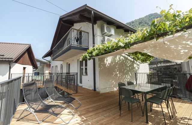 Apartment Toni with 2 Bedrooms & Terrace & Free Parking