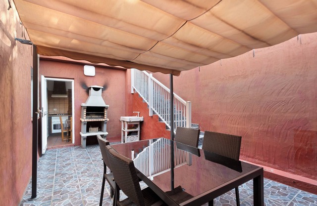 Apartment 'Trebol 3' with Sea View, Private Terrace and Wi-Fi
