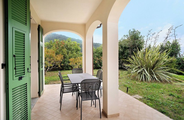 Apartment 'Vallebona' with Private Terrace and Wi-Fi