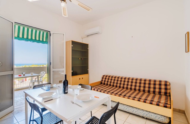 Apartment 'Vista Mare' with Sea View, Private Terrace and Air Conditioning