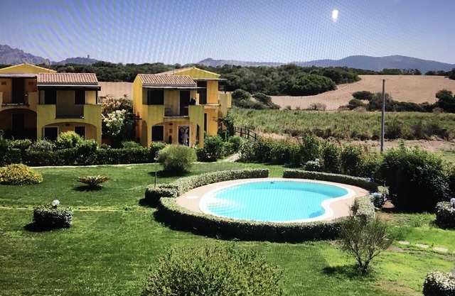 Apartment with garden in residence with swimming pool