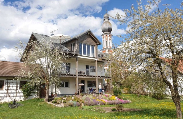 Apartment with large balcony, approx. 2 km west of the lake shore in a quiet location