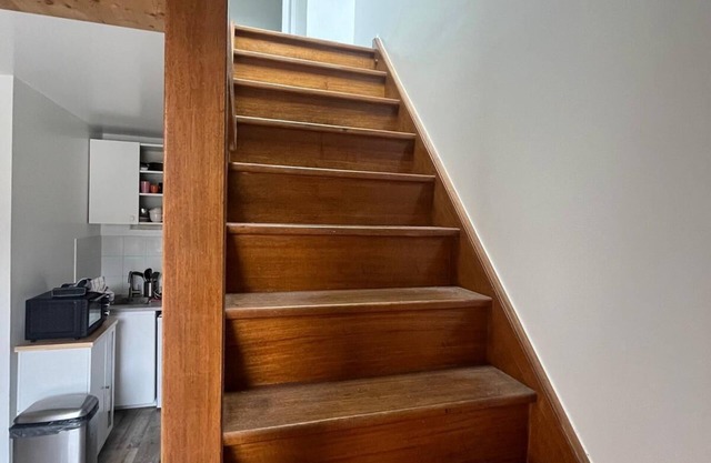 Apartment with mezzanine bedroom