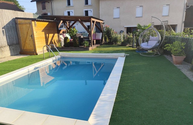 Apartment with terrace and access to private pool near Lake Paladru