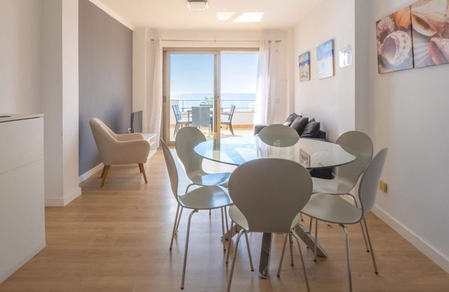 Apartment with terrace by the beach with sea view - Antic 102