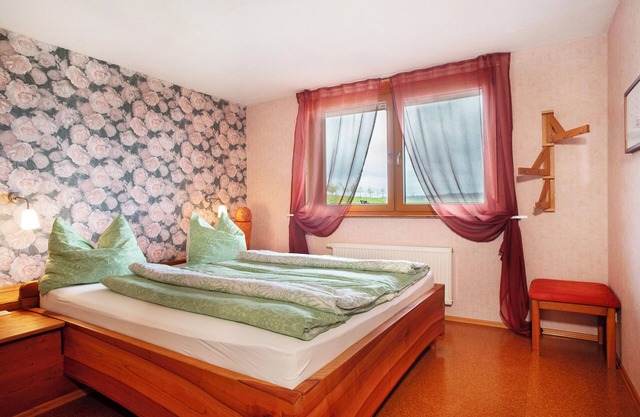 Apartment 'Zur Igelwiese' with Private Terrace, Shared Garden and Wi-Fi