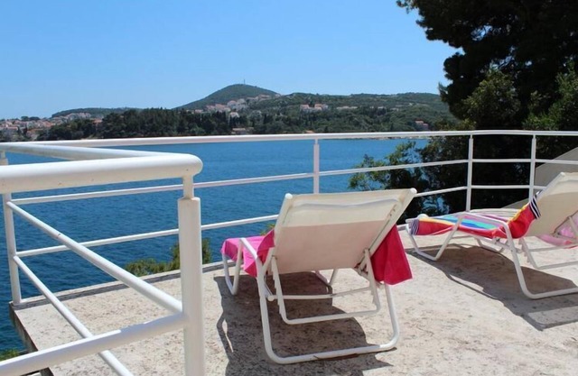 Apartments Lozica - Comfort Studio Apartment with Terrace and Sea View