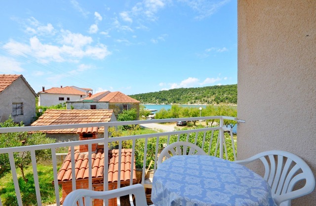 Apartments Vila Punta (10691-A3) - Jadrtovac