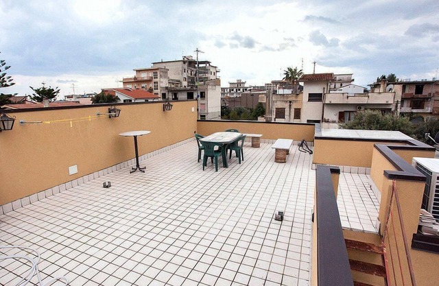 Appartamento Ermes C: A welcoming apartment situated at a short distance from the beach, with Free WI-FI.