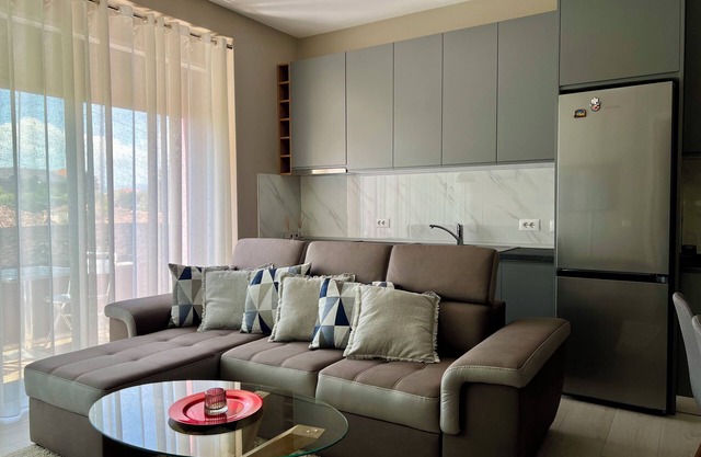 Appartamento in affitto comodo nuovo e di design, nel centro della città, 97 m/q