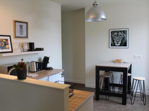 Appartement Central à Briey : 2 Ch, Cuisine équipée, Proche Commerces et Activités - FR-1-584-105