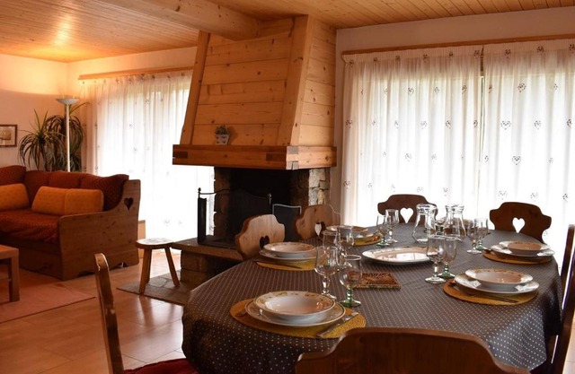 Appartement chaleureux 4 pièces, accès direct aux pistes, proche commerces et services, parking couvert - FR-1-180-178