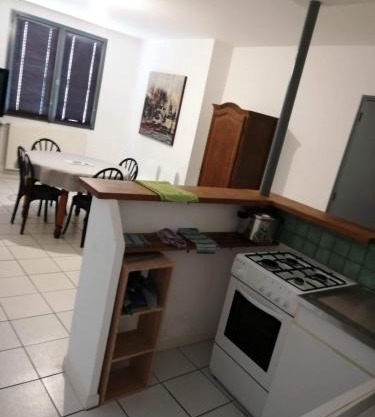 appartement simple entier avec cour pour 2 a 7 personnes