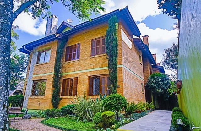 Apt in the heart of the center of cozy Lawn with heating, WIFI and NETFLIX