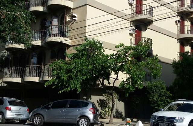 Apt near the beach, close to everything, very well accommodates family.