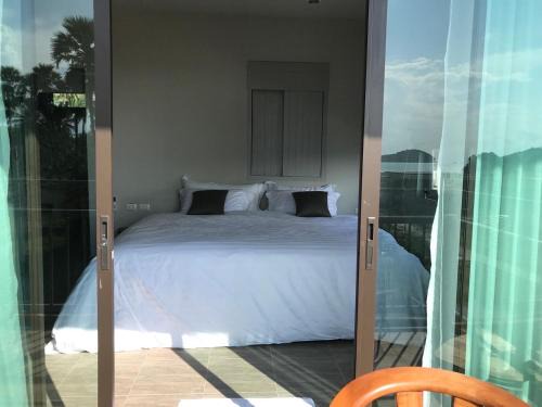 Artisan koh yao yai handcraft beachfront villas.