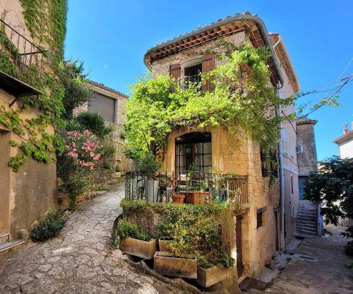 Artists House In The Heart Of Simiane-La-Rotonde