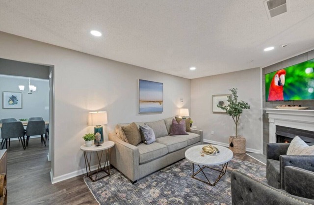 ATH - Downtown Woodstock Luxury - Walk to Cherokee Amphitheater (1/4 mile) 3 Bedroom