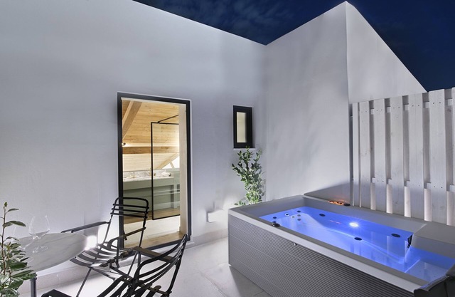 Athinaidos Platinum Loft by K&K