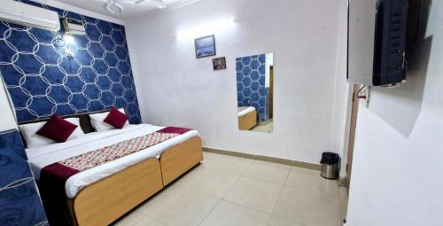 Atlas Inn Stay Near IGI Airport T3