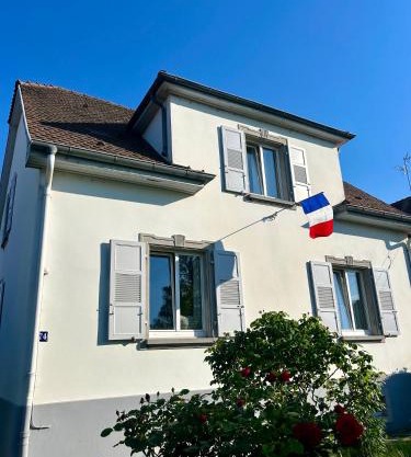 Aulouison Maison spacieuse et paisible de 200 m2, à proximité du Parlement européen