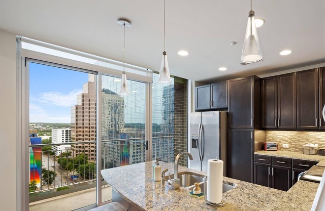 Austin Classy 1BD 1BA Apartment