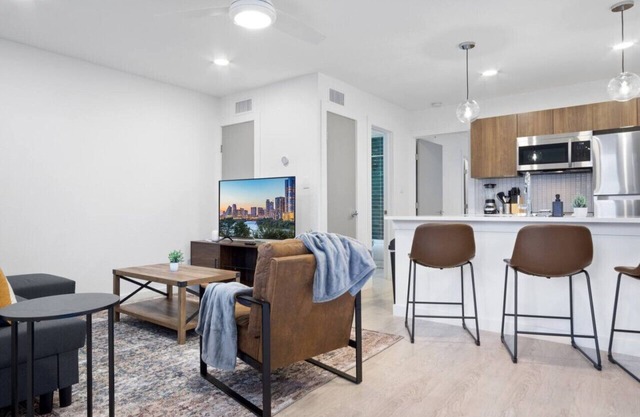 Austin State of the Art Unit 5 Min from Downtown