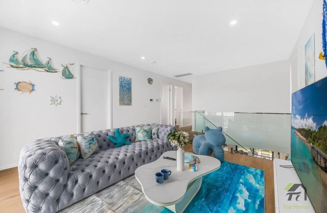 Austral Five-bedroom, Two-story Detached House