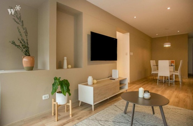 Authentic 2BR in Miraflores