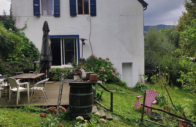Authentic Espillia house, close to all amenities, ideal for family holidays.