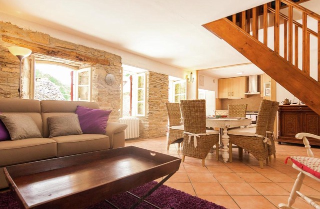 Authentic farmhouse with heated pool 12x6 close to a river on a beautiful spot