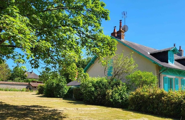 Authentic house with large garden and modern comfort in Lurcy-Lévis