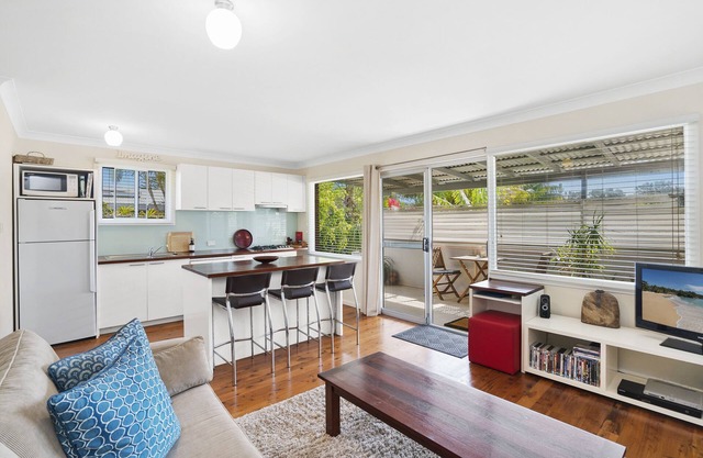 Avalon Beach Break is a Romantic airconditioned getaway100 meters to the beach!