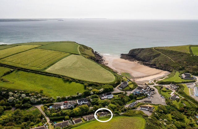 Avalon, Holiday Home Nolton Haven, Sleeps 6, 3 bedrooms, bathrooms